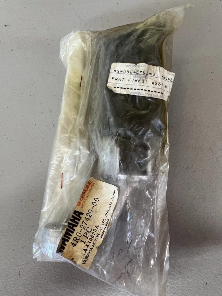 NEW OEM 1980 YAMAHA XS1100S RIGHT DRIVER FOOT PEG 4R0-27420-00 - Image 2 of 3