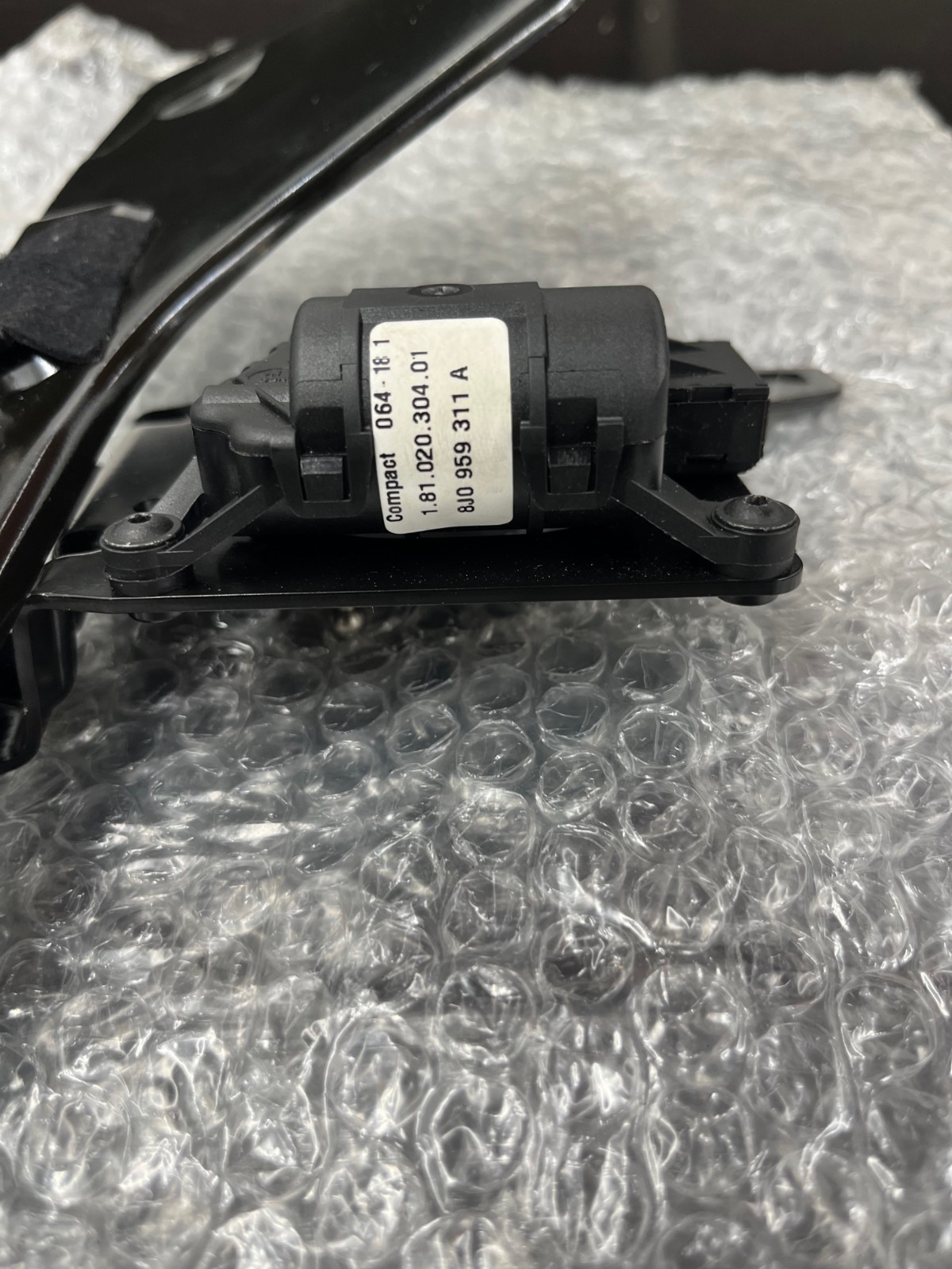 BENTLEY CONTINENTAL GTC CONVERTIBLE TOP FLAP AND ACTUATOR OEM 3W7867035 8J095931