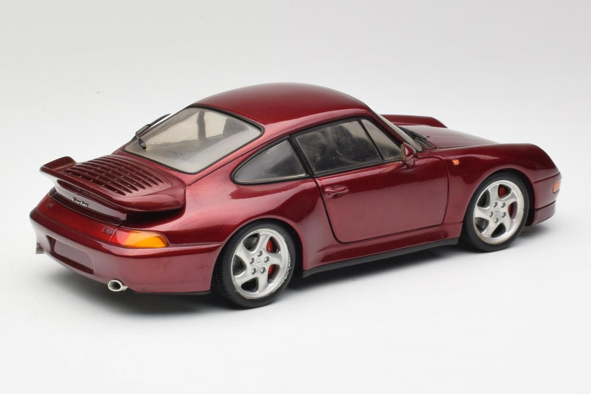 ミニカー 1/18 UT-Models 911 Porsche Turbo 993 UT-MODELS 27836 Scale 1/18 | PORSCHE 911 993 TURBO S 1995 YELLOW