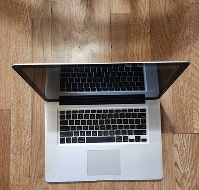 Apple MacBook Pro A1286 15.4'' i5 LCD GOOD 500GB Hdd 4gb Ram Mid 2010