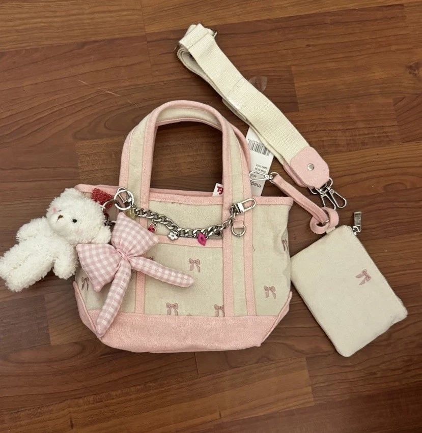 全新带标签 Madden 女孩迷你托特包粉色蝴蝶结病毒泰迪熊吊饰心形宝石 VHTF — 第 4/4 张图片