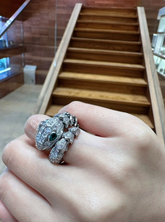 BVLGARI SERPENTI SEDUTTORI Light snake shadow white gold diamond