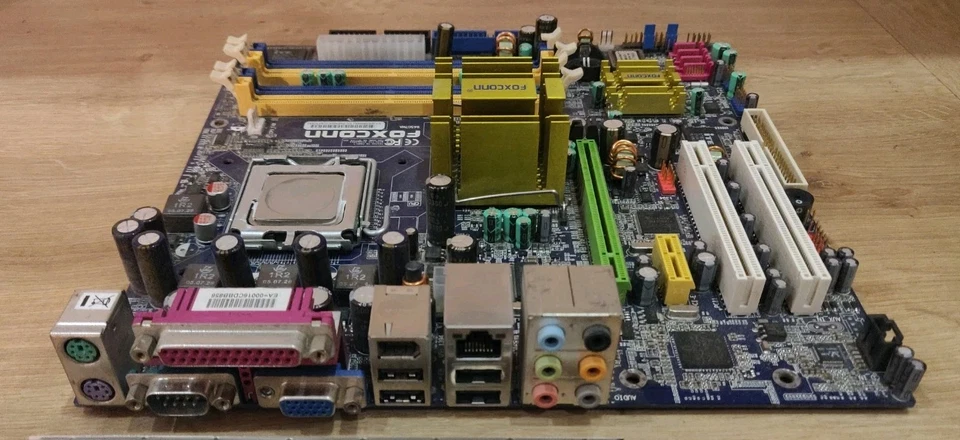 Foxconn 945G7MA-8EKRS2 Motherboard Socket 775 + 3.0GHz P4 CPU (TESTED WORKING) - Image 2 of 2