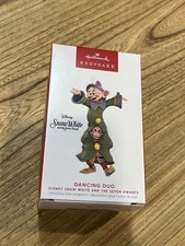 HALLMARK 2023 ORNAMENT - DANCING DUO DISNEY SNOW WHITE AND THE SEVEN DWARFS -NEW