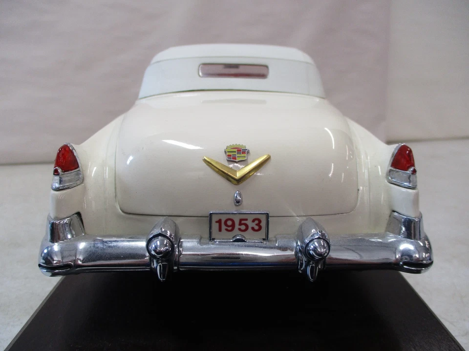 Danbury Mint 1953 Cadillac Eldorado 1/16 White - Image 4 of 4