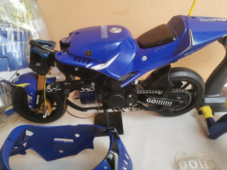 De Agostini Yamaha YZR .M 1 scala 1/5 Valentino Rossi nitro nuova Faor a scoppio - Immagine 3 di 4