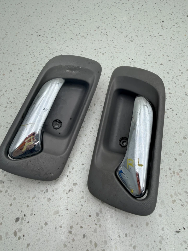 1998 - 2002 Honda ACCORD LX maçaneta da porta traseira interna esquerda e direita sedã fabricante de equipamento original - Imagem 2 de 4