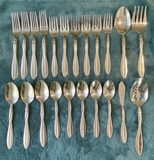 INTERNATIONAL SILVER “MODERN TWIST” STAINLESS STEEL FLATWARE SET!