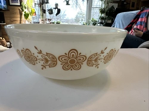 Vintage PYREX 404 White Butterfly Gold 4 Qt Mixing Bowl Glass USA Large 10.25”