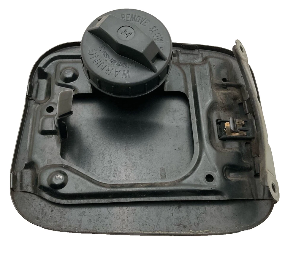 Nissan Pathfinder 2001-2004 puerta del tanque de combustible OEM Foto 3 de 4