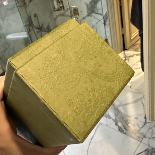 Authentic GUCCI large Wallpaper Box With Handle - Picture 6 of 8