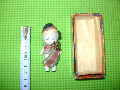Poupée mignonette plastique creme ancienne - France
