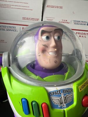 Toy Story Buzz Lightyear London W69PE Chop Action Lights