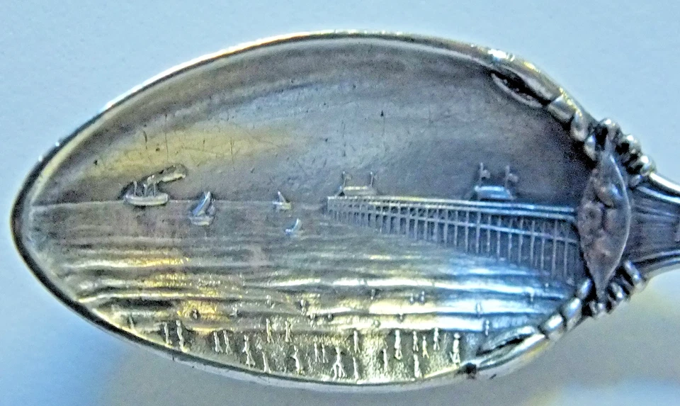 Colher esterlina antiga ALANTIC CITY WOMAN ON TOP 18g - Imagem 3 de 4