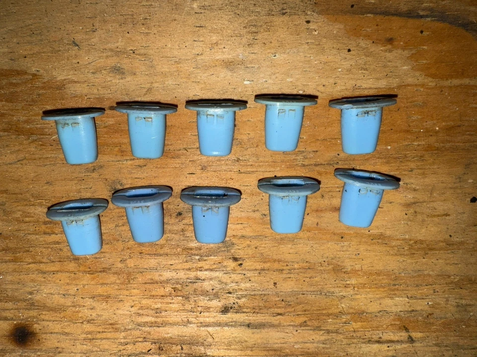 Infiniti G35 2003-2007 cupé 350Z exterior un pilar clip ojal hembra OEM Foto 3 de 3