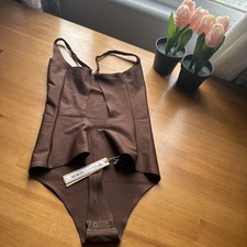 Skims Body Scoop, Low Back Thong Bodysuit Size Medium Color Cocoa