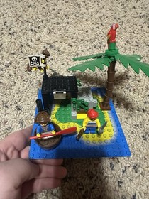 LEGO Pirates: Shipwreck Island (6260)