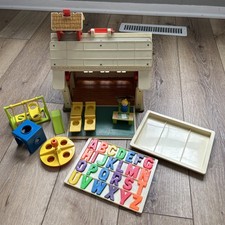 Vintage Fisher Price Little People 923 Play Family School House