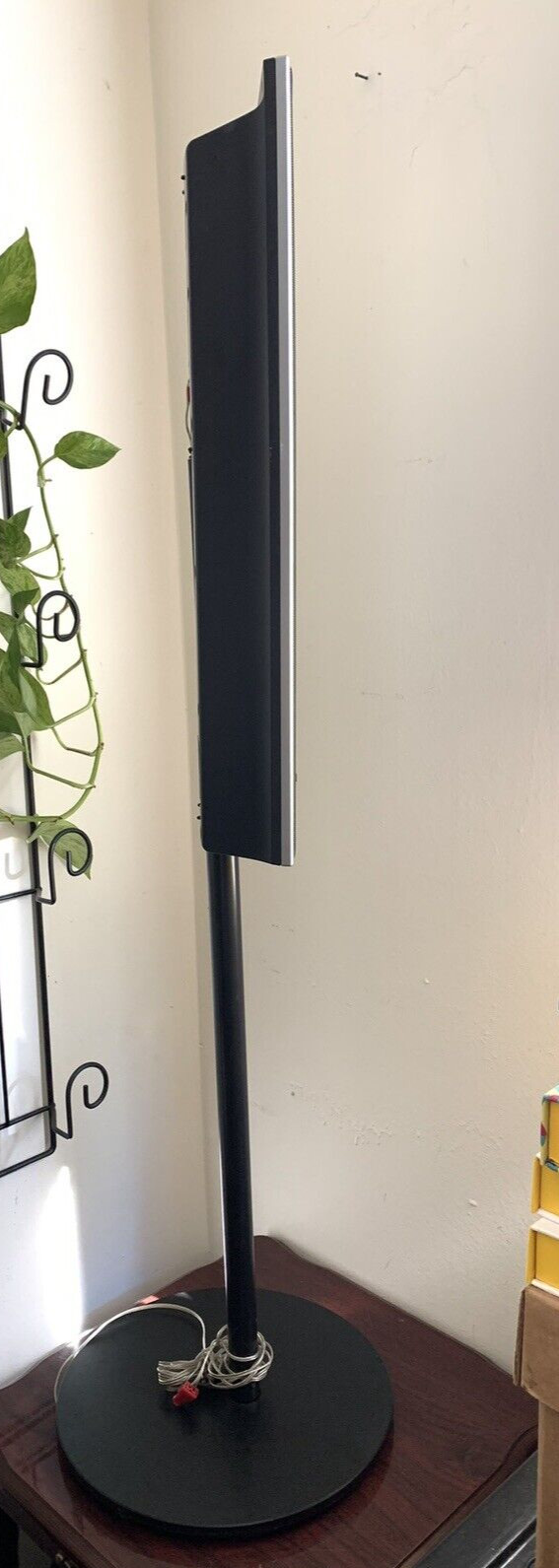 Set of Sony SS-TS82 left and right speakers with stands and cable