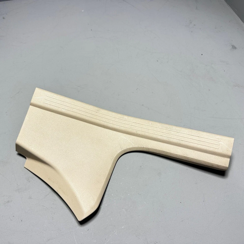 Placa de desgaste del umbral de la puerta del conductor trasero izquierdo Mercedes-Benz E63 AMG 2014-2015 FABRICANTE DE EQUIPOS ORIGINALES Foto 3 de 4