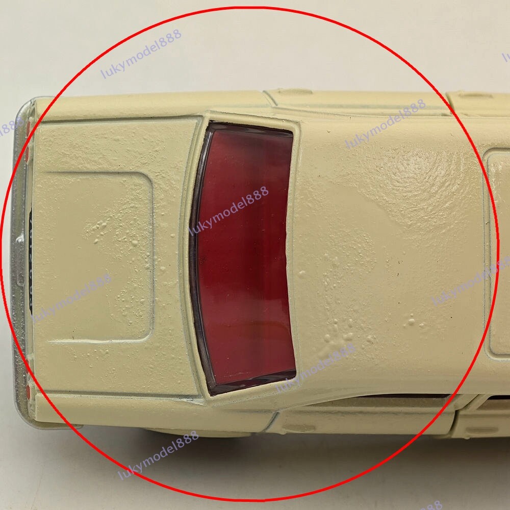a DINKY TOYS ATLAS PEUGEOT 304 CREME BLANC CREME + PANNEAU 1/43 REF