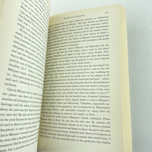 Gabriel Garcia Marquez by Gerald Martin Paperback Book Biography - Picture 14 of 16
