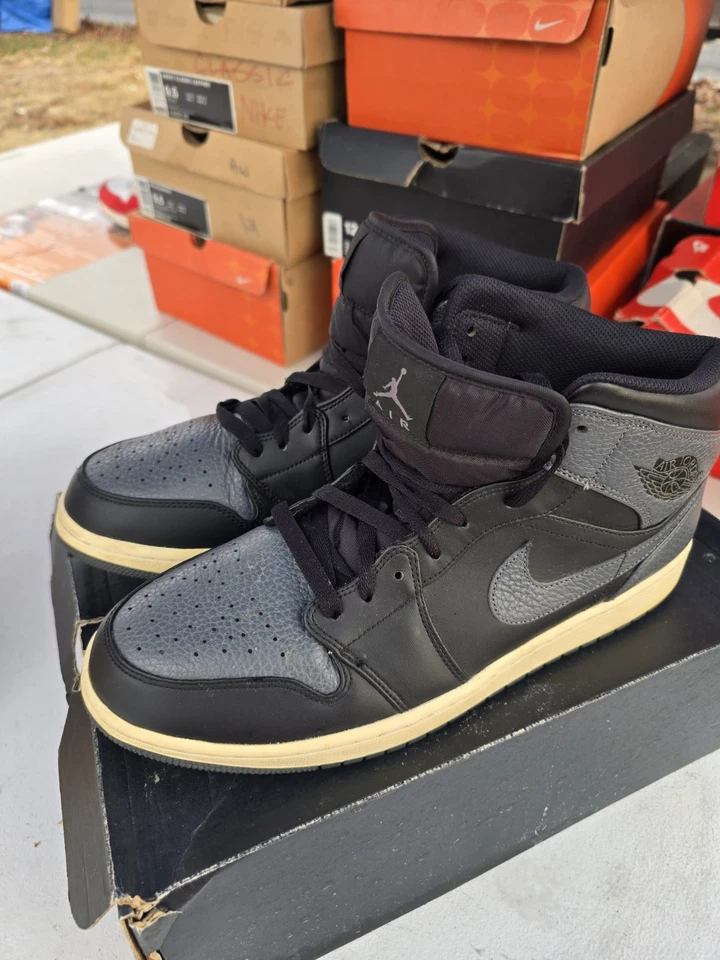 Jordan 1 Mid Negro Gris Oscuro 554724-041 Talla 12. Foto 2 de 4