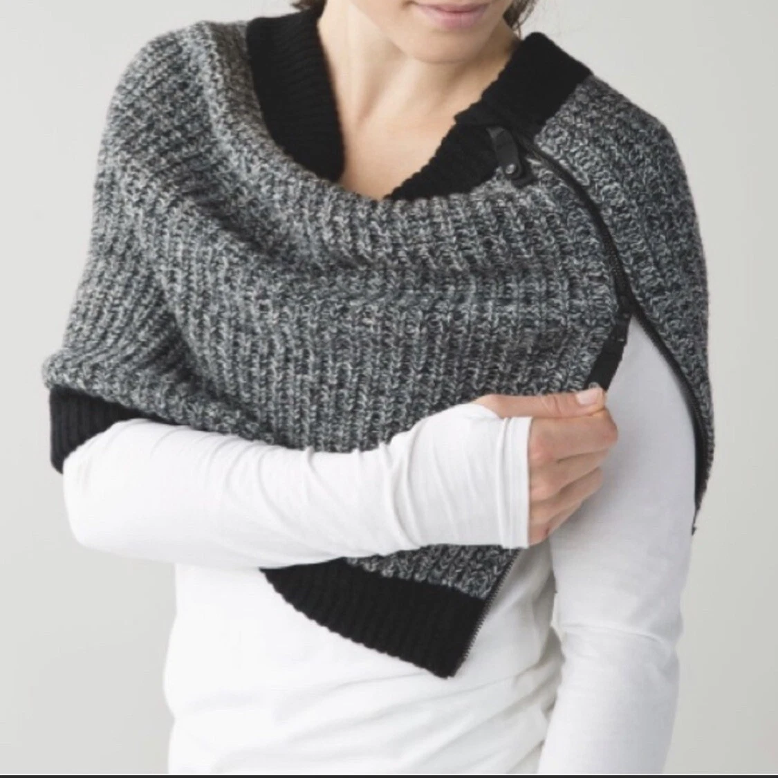 LULULEMON Falling Freely Neck Warmer / INFINITY Scarf - Black /slate /white