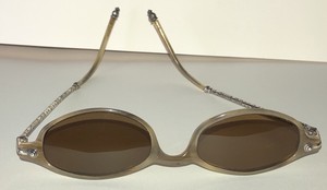 beige tortoise shell sunglasses