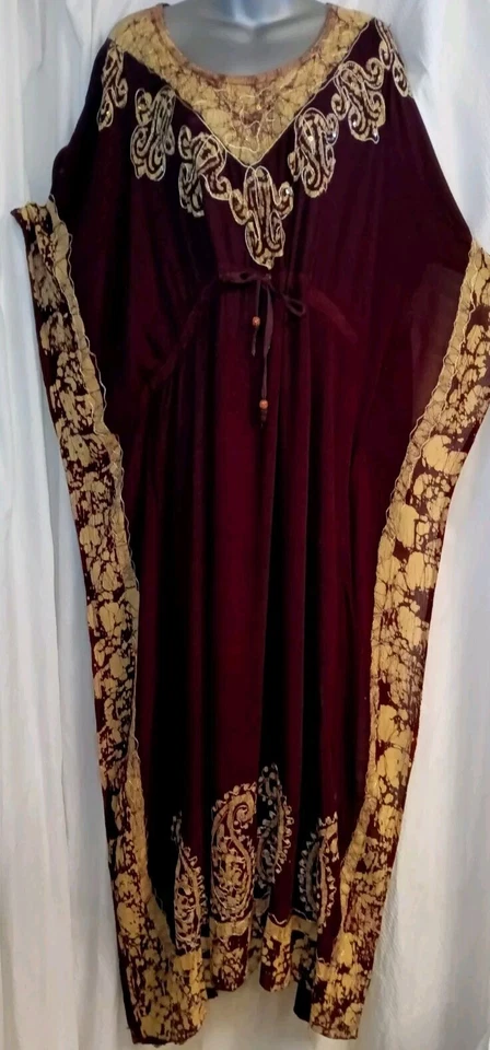 Vestido feminino NF Caftan acabamento dourado vinho resort lounge férias boho bolo tamanho único - Imagem 2 de 4