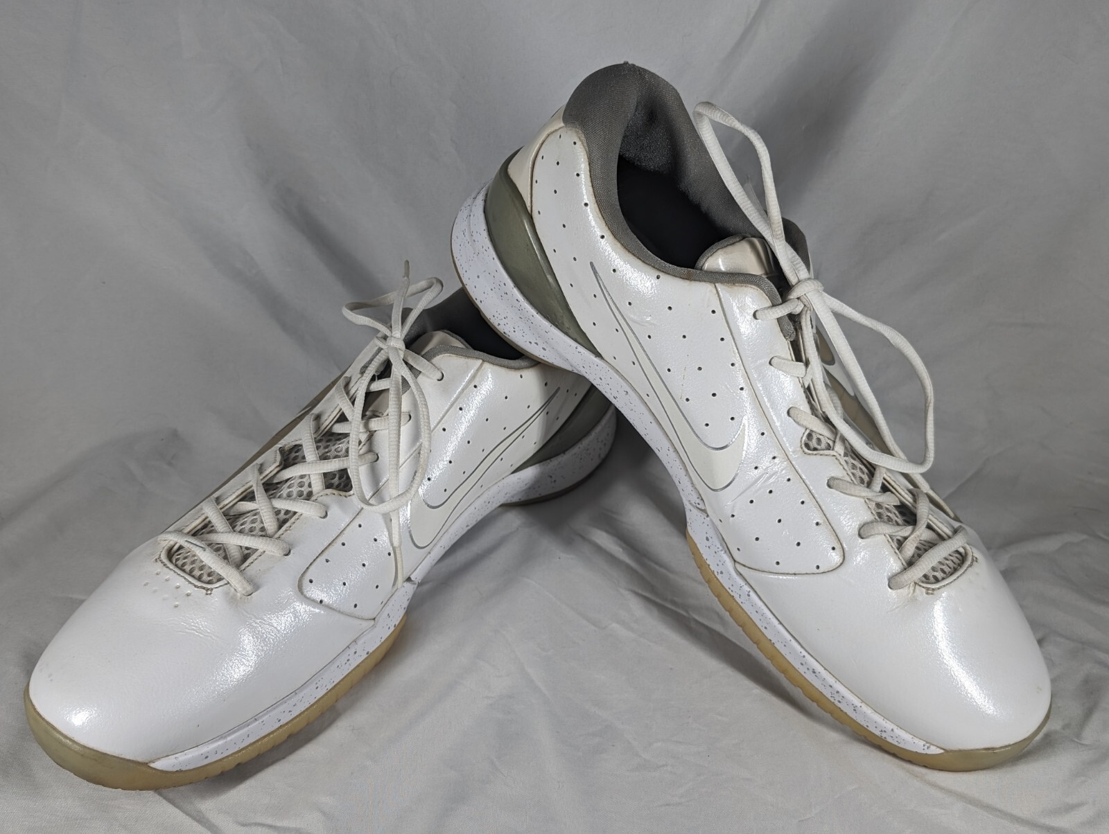 Size 17 - Nike Hyperdunk Low Silver - image 1