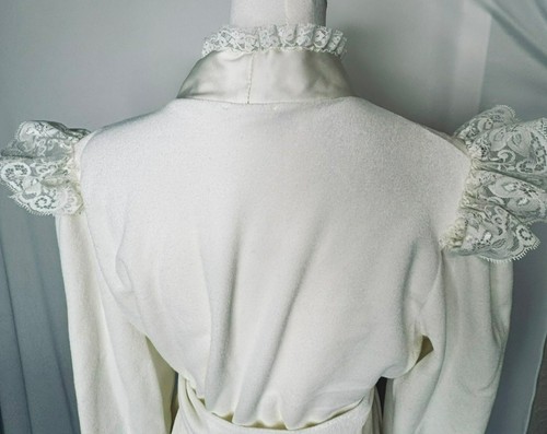 Vintage Medium Womens Gilligan OMalley Ivory Robe With Lace Ruffle Embroidery - Picture 11 of 15
