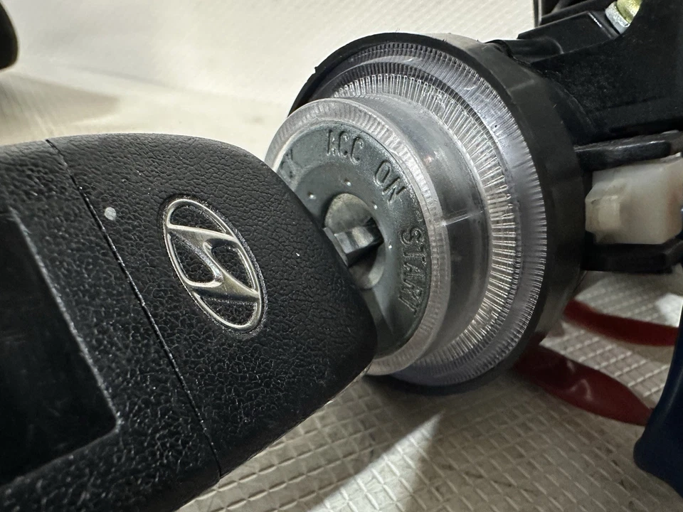 2015-2017 Hyundai Sonata Ignition Lock Switch With Key And Shroud OEM - Image 3 of 4