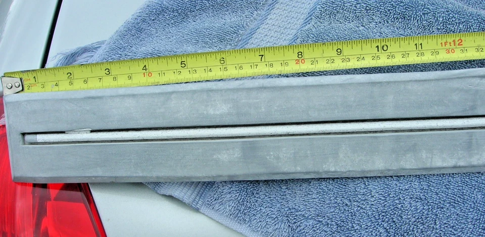 1974-1976 Cadillac DeVille Fleetwood Rear Bumper Impact Rub Strip OEM Foto 2 de 4