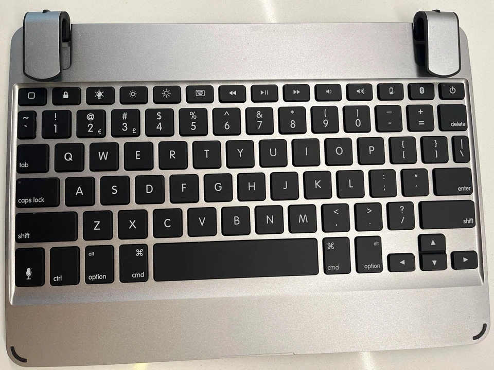 Brydge Model BRY1012 - keyboard for  9.7" older iPads, Air, Air 2  Space Grey - Image 4 of 4