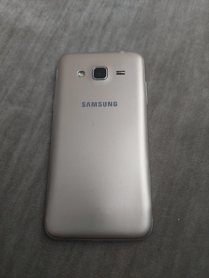 Samsung Galaxy J3 (2016 - Photo 2/3
