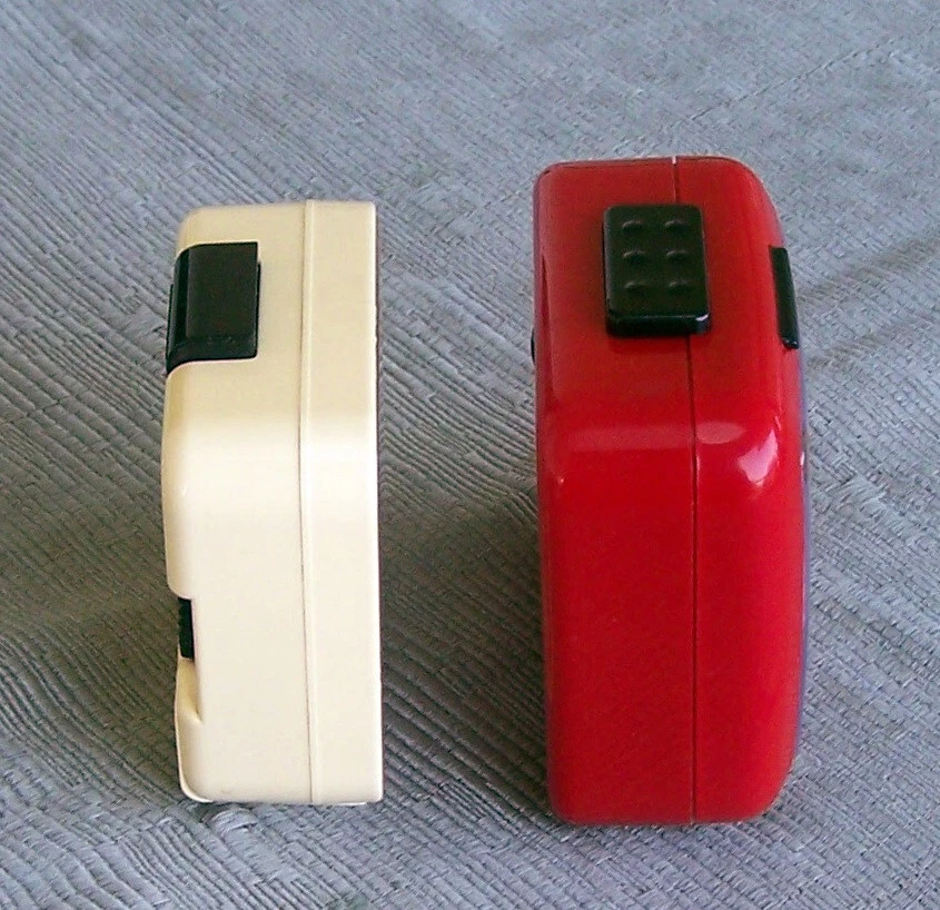 2 Retro Clocks CASIO TQ-110 WHITE and OLYMPUS RED Analog desk ALARM wind up. - Image 3 of 4