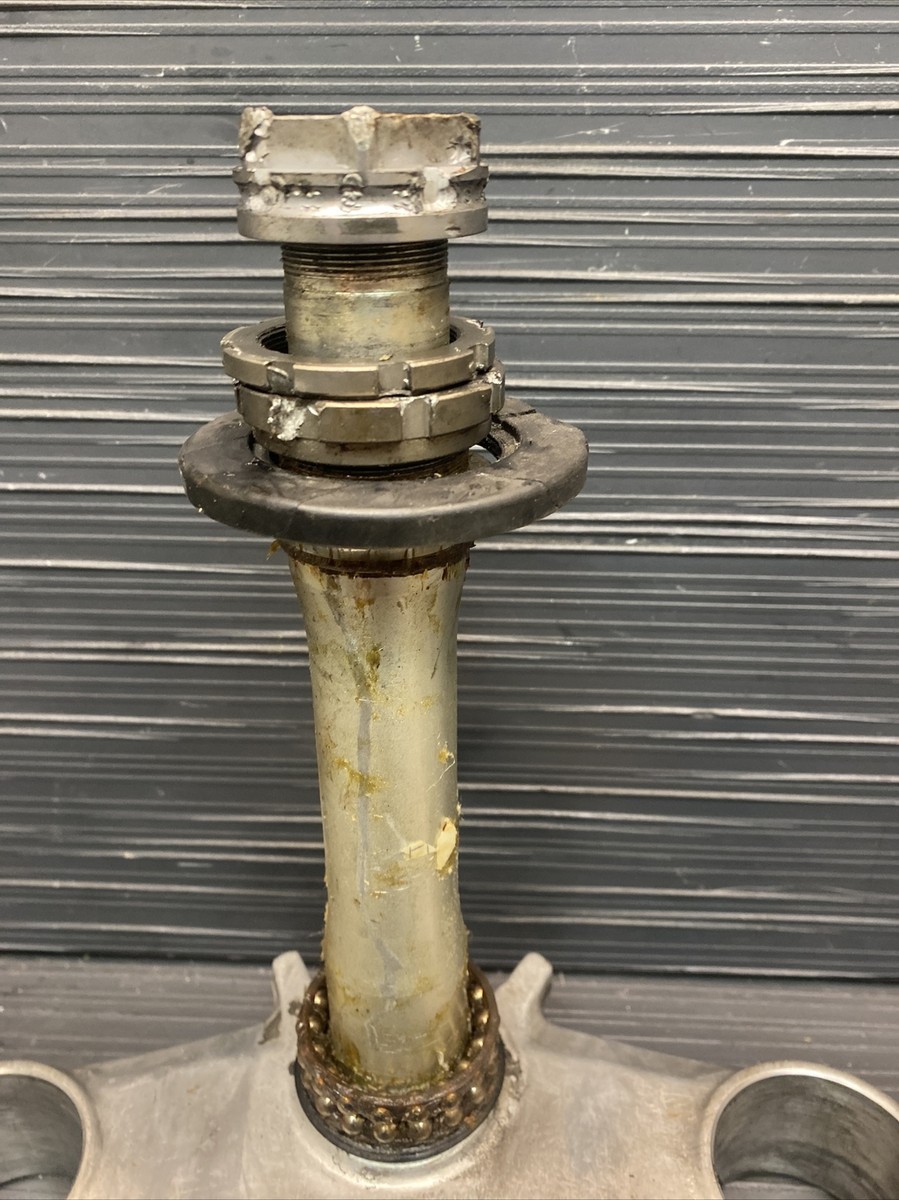 2005 Kawasaki Ninja ZX10R Lower bottom triple tree, fork