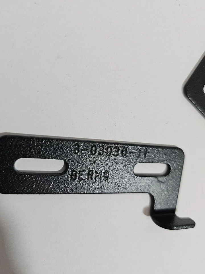 Adic 3-03030-01 3-03031-01 Tape Library Left and Right Bracket ML6000 3576-L5B - Image 3 of 3