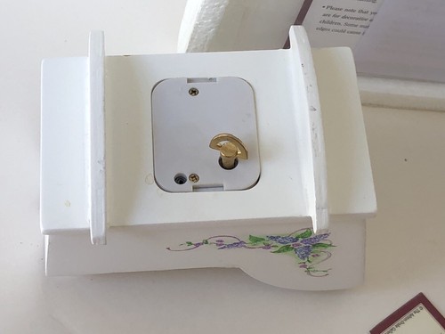 Ashton-Drake “Au Claire de la Lune Baby” Doll (3”) w/Music Box Cradle - Picture 9 of 11