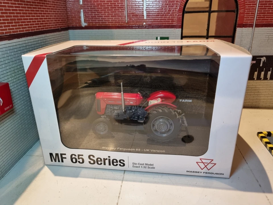 Massey Ferguson MF65 Tractor 1957 1965 1:32 Scale Classic Model Boxed UH6433 - Image 2 of 4