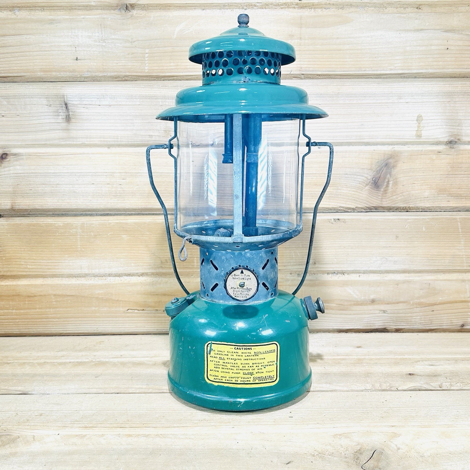 Vintage US Coleman Double Mantle Lantern Model 220 BX Dated 8/1943