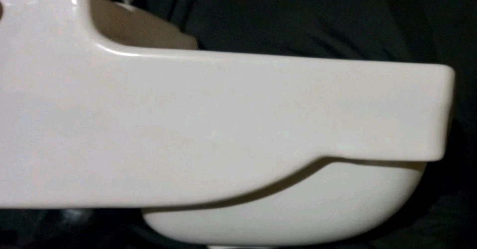 Fregadero de pared de baño de porcelana blanca Mid Century 1963 vintage, lavabo profundo de 15x14 pulgadas y 6 pulgadas Foto 4 de 4