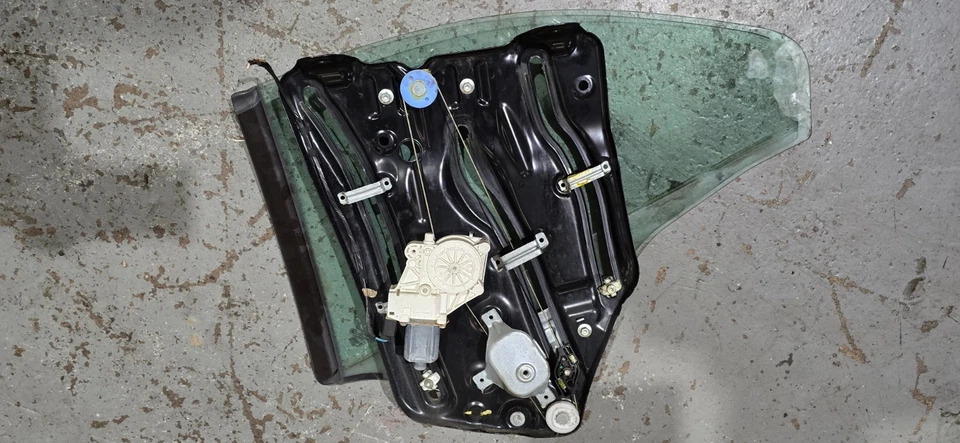 BMW 3 E92 E93 320i 320D LCI 2010-2013 REAR RIGHT WINDOW GLASS WITH MOTOR 7198048 - Image 4 of 4