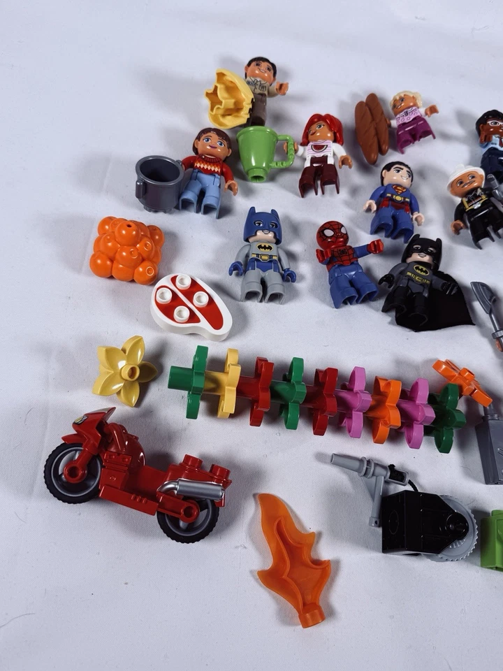LEGO Duplo Minifigures Lot With Accessories Super Heroes - Image 4 of 4