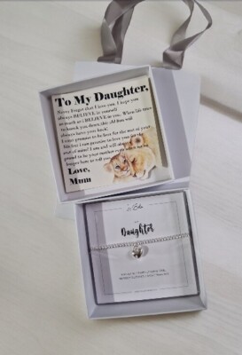 An meine Tochter Geschenke von Papa Mama Armband Geschenke verpackt und Geschenktüte Geschenk