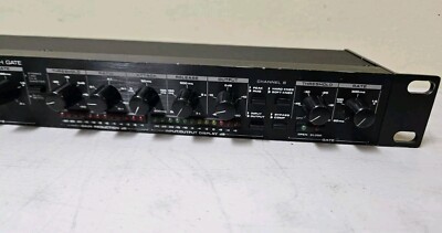 ALESIS 3630 COMPRESSOR RMS/PEAK DUAL CHANNEL LIMITER W GATE