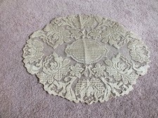 Collectible Beautiful Heritage Lace Doily Table Linen Ecru Floral 16 x 12" NICE