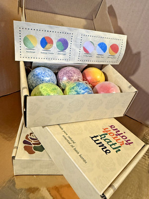 (Set of 18) Handmade Pure Essential Oil Bath Bombs. Vegan Friendly, Dairy Free