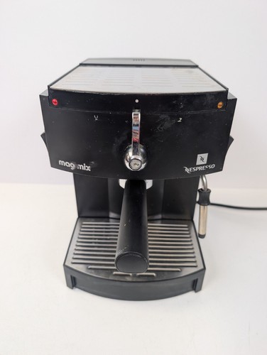 Magimix M150 Nespresso POD Kaffeemaschine mit Milchdampfstab funktionstüchtig.